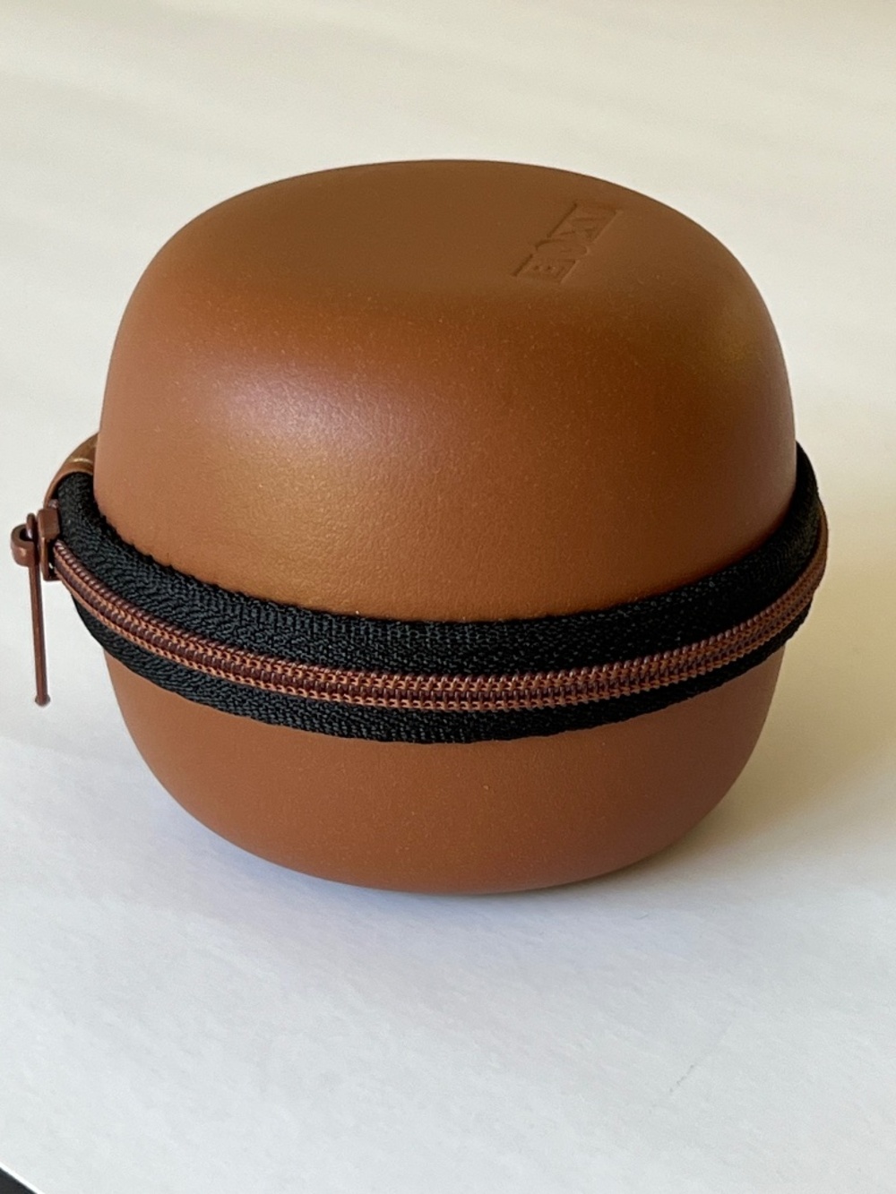 New Beco Technic BOXY round single watch travel case in brown with a zipper